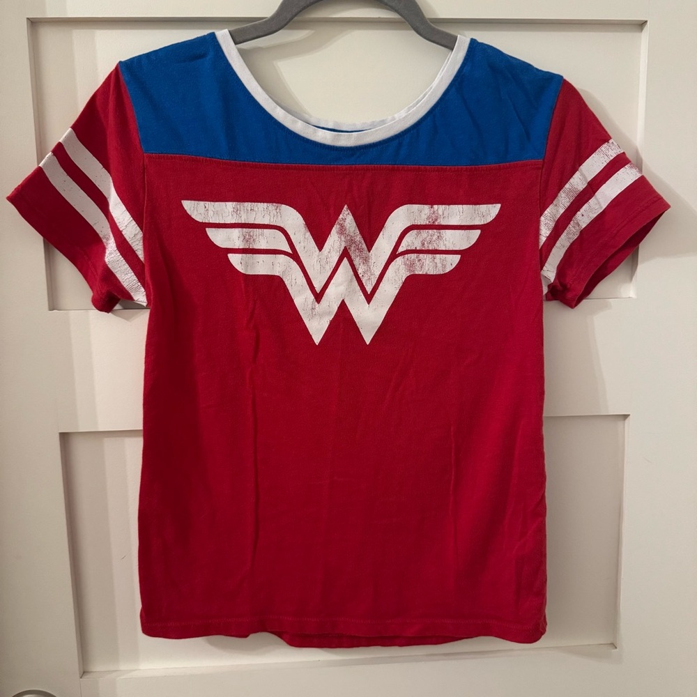 DC Comics Wonder Woman Logo Graphics Retro T-Shirt!